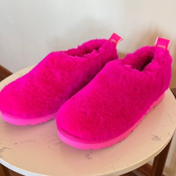 UGG Vibrant Pink Classic Cozy Bootie - Picture 1 of 9